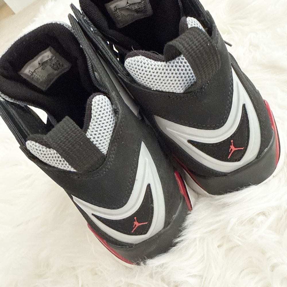 Mens Jordan True flight Black and Red Sneakers 13 - Picture 3 of 6